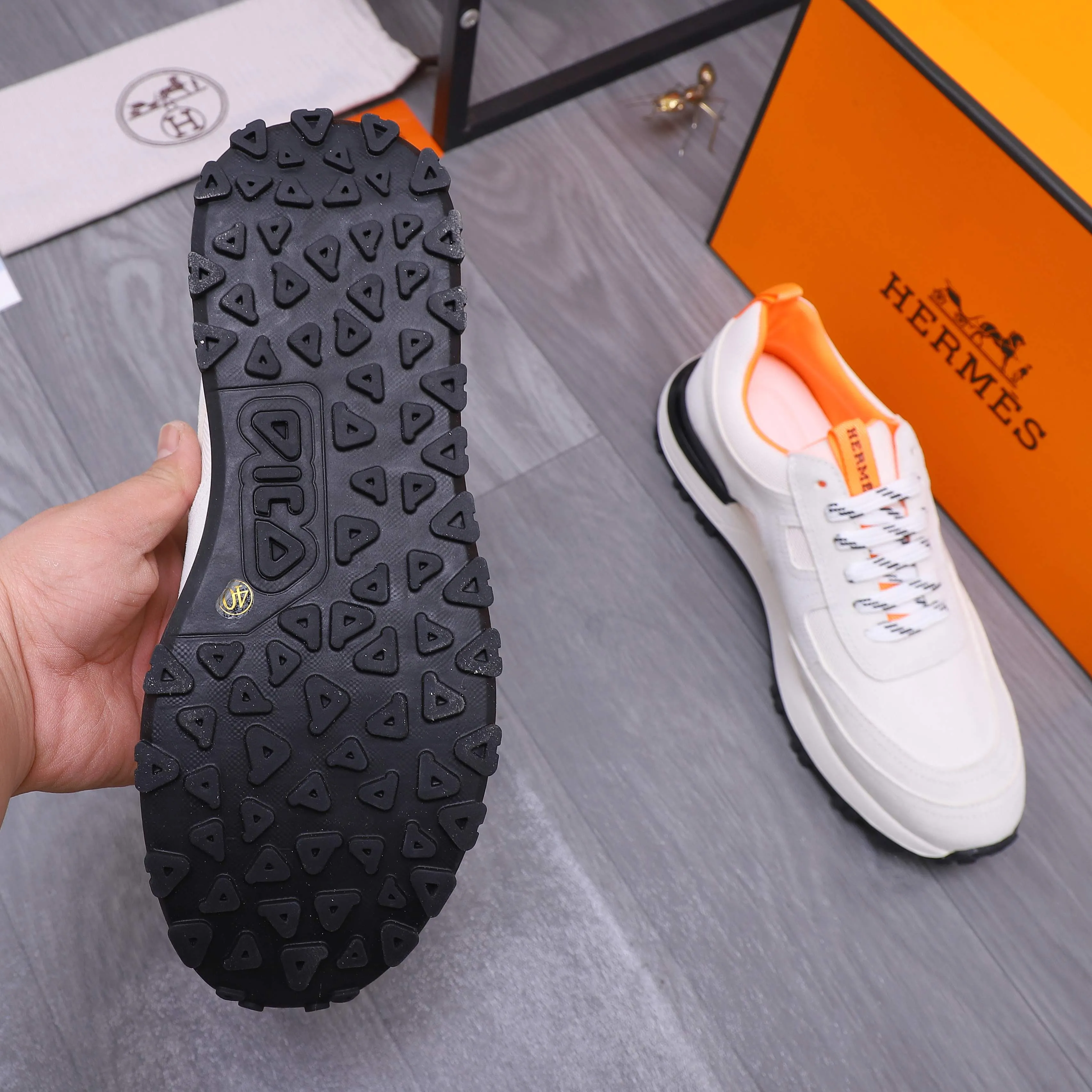 Men's shoes 💰420 Product trademark: HERMES "Hermes" casual shoes Regular size: 38-44 Product materials: Selected frosted cowhide stitching mesh upper Breathable mesh lining Cowhide insole Rubber outsole